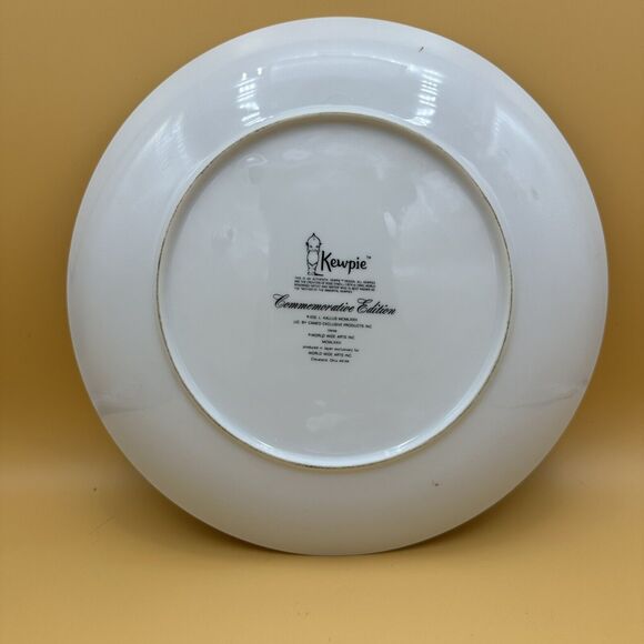 10.5" Kewpie Collector Plate, commemorative edition, Christmas 1973 by Cameo - Picture 4 of 5